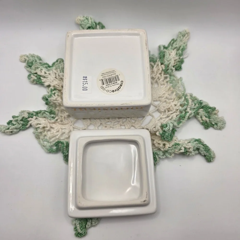 Creative Co-Op Monsieur White Ceramic Trinket Box Gold Heart DF0133A
